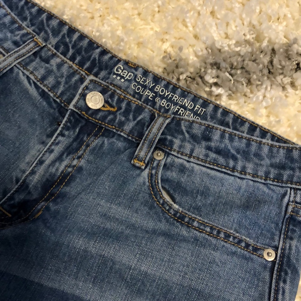 Gap size 28 women’s BOYFRIEND style jeans
